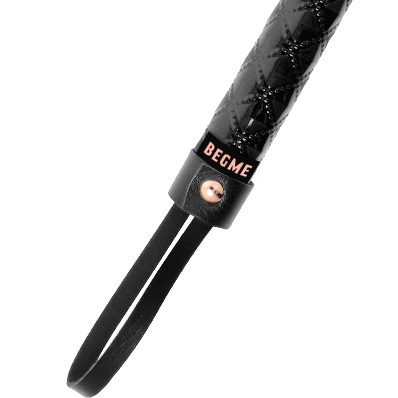 BEGME - BLACK EDITION CHICOTE EM PELE VEGANA