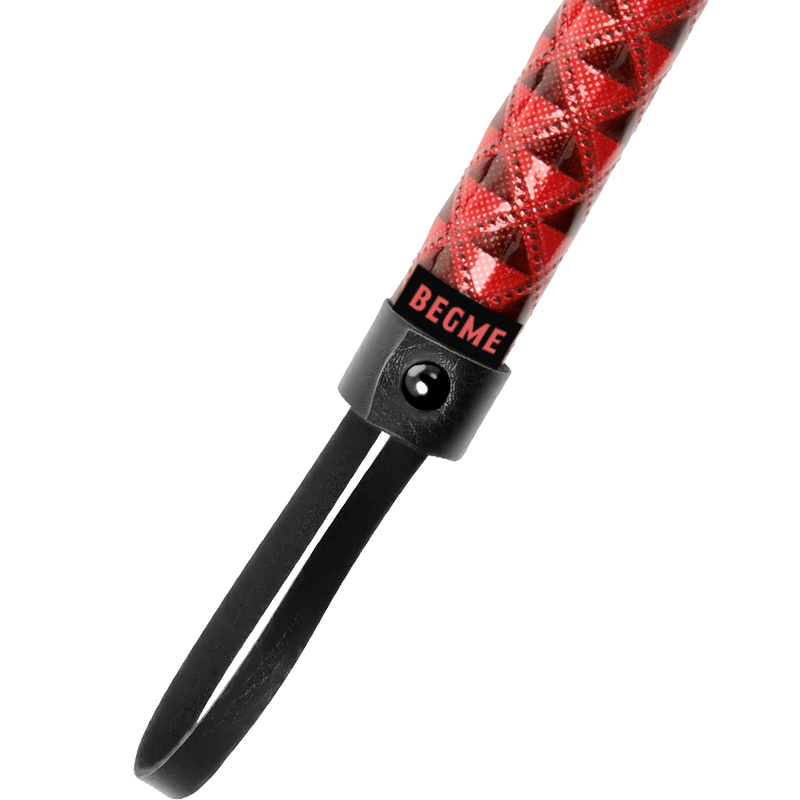 BEGME - RED EDITION CHICOTE EM PELE VEGANA