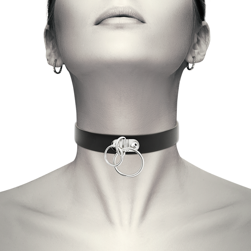 COQUETTE CHIC DESIRE - CHOKER EM PELE VEGANA COM DUPLA ARGOLA