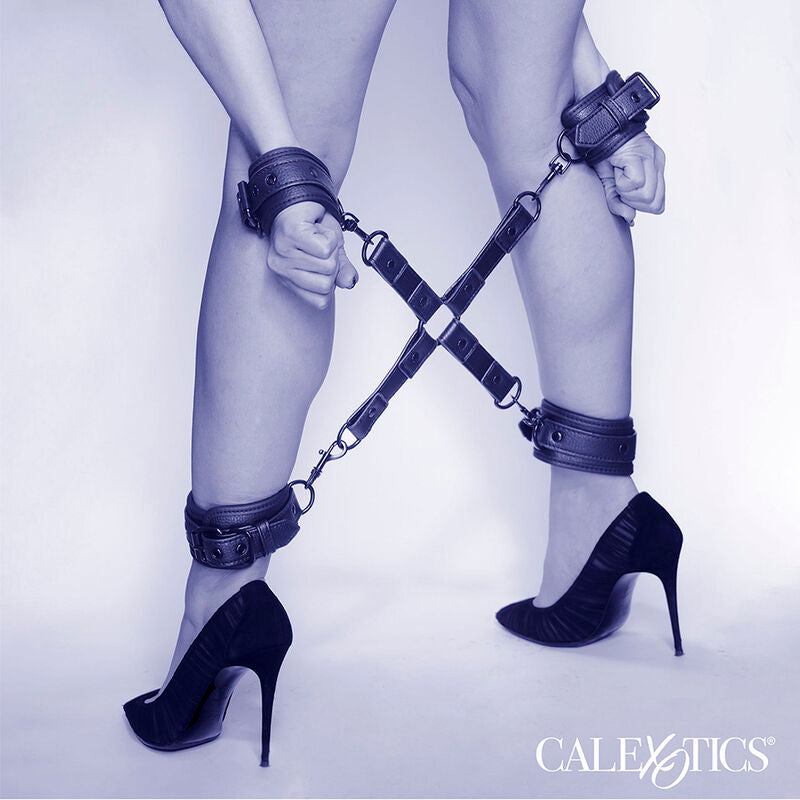 CALEXOTICS - NOCTURNAL CONECTOR HOG TIE EM COURO AJUSTÁVEL PRETO