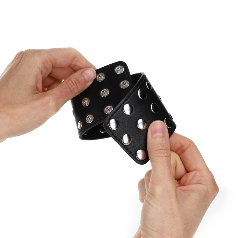 KINK - ALGEMAS COM FECHO DE PRESSÃO E TACHAS AJUSTÁVEL PRETAS 19-24 CM X 5.5 CM