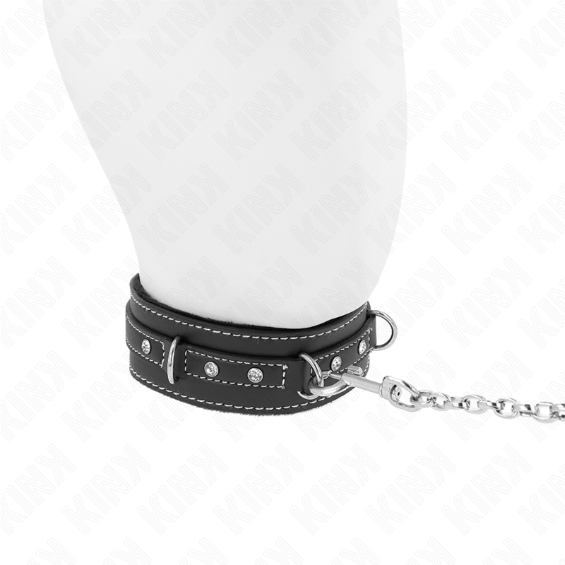 KINK - COLAR COM TRELA 105 CM EM PELE DE PVC COM REBITES E BRILHANTES IMITAÇÃO 41.5 X 4 CM
