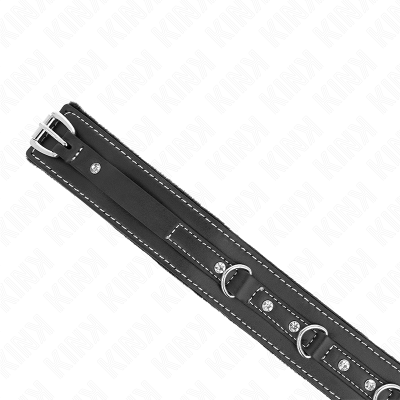 KINK - COLAR COM TRELA 105 CM EM PELE DE PVC COM REBITES E BRILHANTES IMITAÇÃO 41.5 X 4 CM