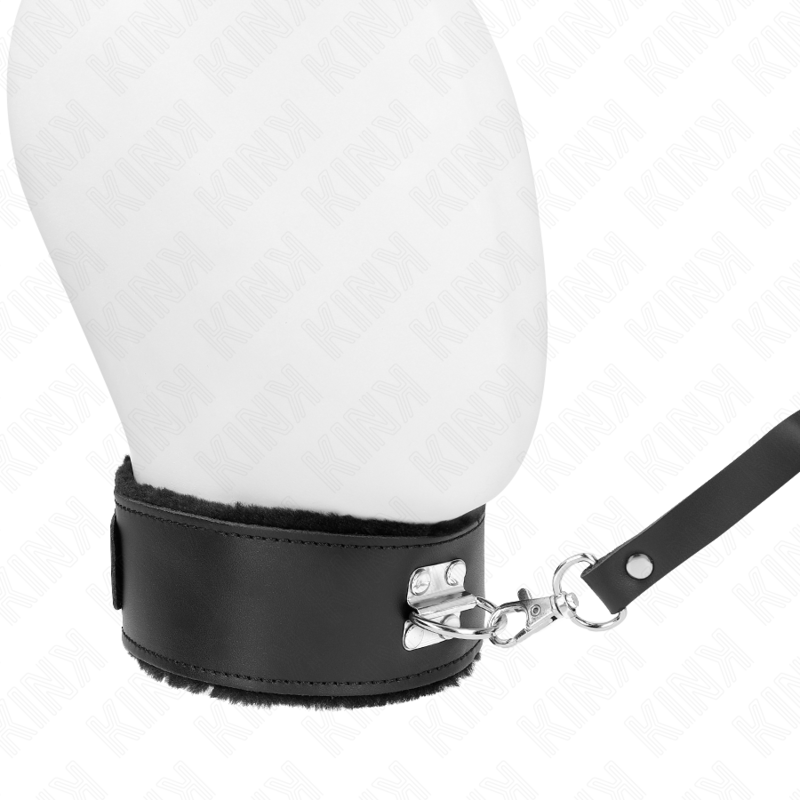 KINK - COLAR COM TRELA 116 CM EM PELE PRETA AJUSTÁVEL 40-48 CM X 6 CM