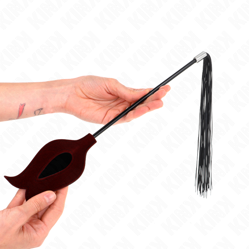 KINK - CHICOTE EM SILICONE COM BORLA EM FORMA DE ROSA 45 CM