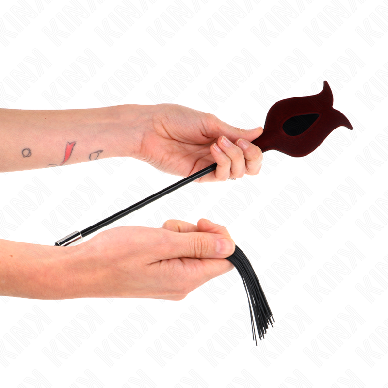 KINK - CHICOTE EM SILICONE COM BORLA EM FORMA DE ROSA 45 CM