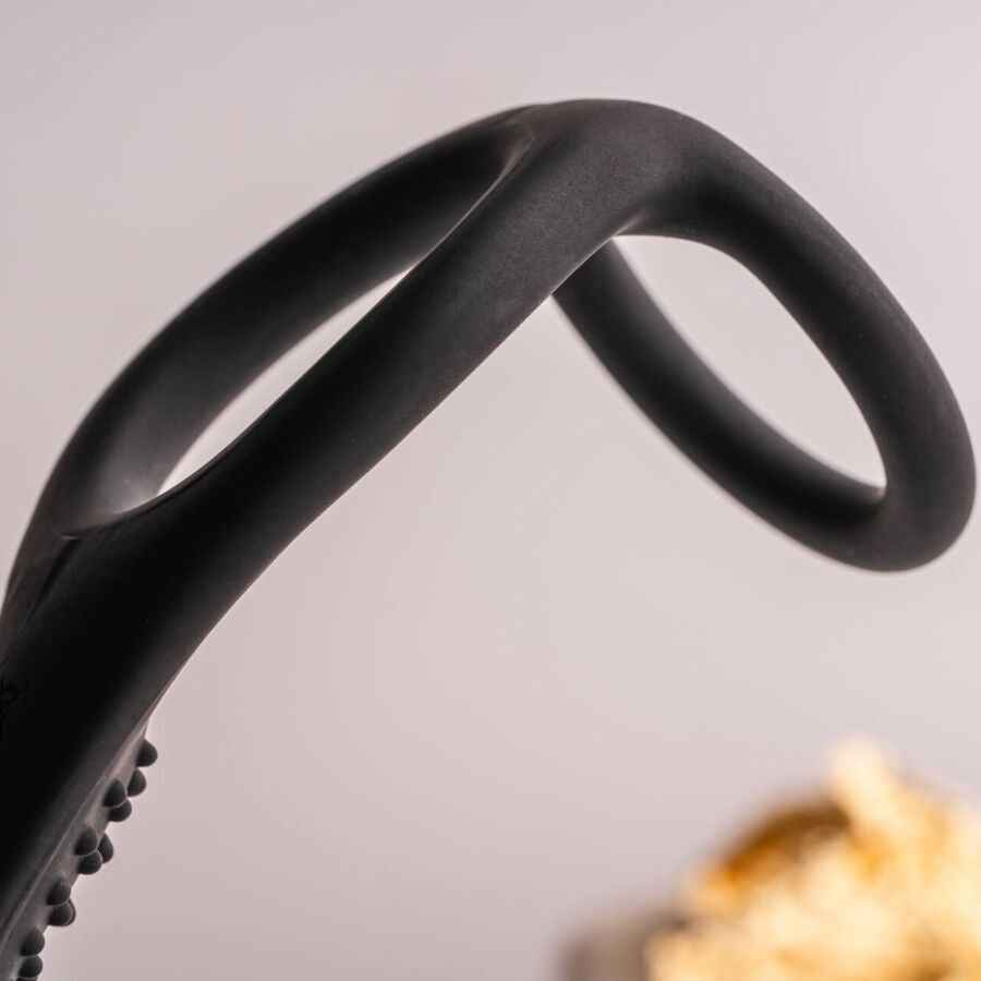 ROCKS-OFF - PLUG ANAL RO-ZEN RRO COM ANEL VIBRATÓRIO PARA PÊNIS PRETO