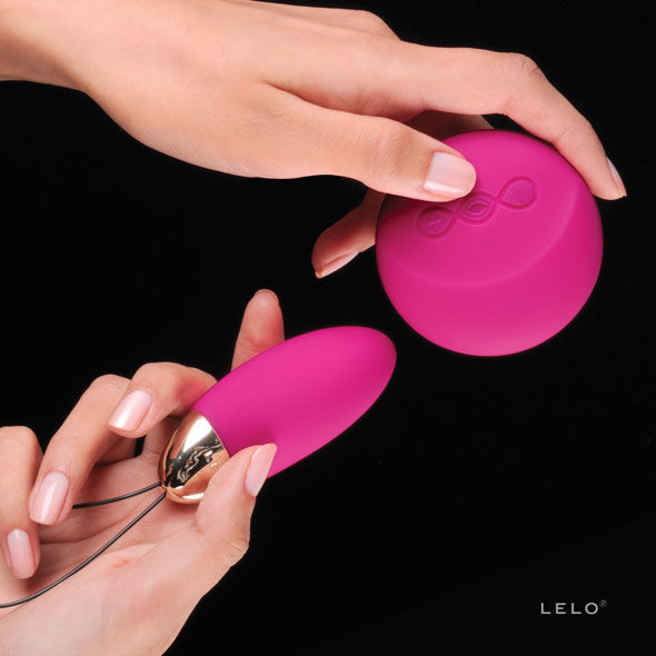 LELO - LYLA 2 INSIGNIA DESIGN EDITION FUCHSIA VIBRATING EGG